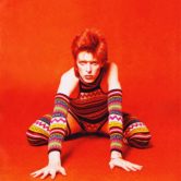 Bowie legjobb dalai a pimasz Bowies Keep Swinging előadásában!